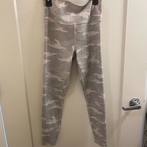 Athleta 7/8 white camo legging